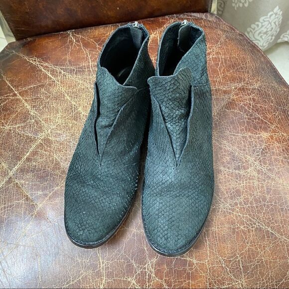 EILEEN FISHER black texture booties 8 - Picture 3 of 8